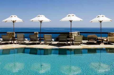 Seasonal outdoor pool, pool umbrellas, sun loungers