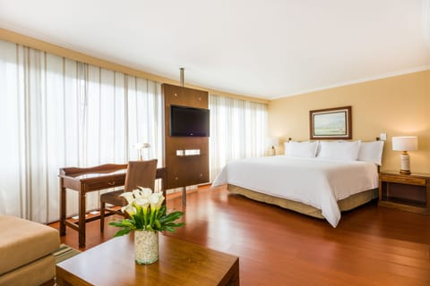 Junior Suite | In-room safe, desk, laptop workspace, blackout drapes