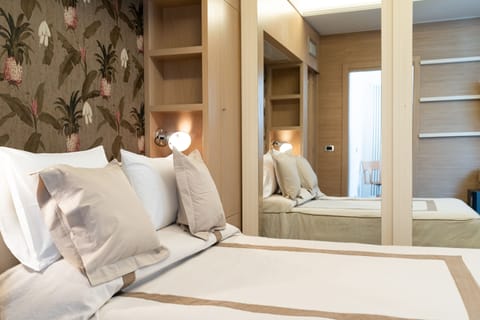 Superior Suite | Minibar, free WiFi, bed sheets