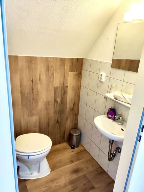 Double Room | Bathroom | Shower, towels