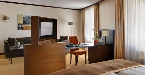 Junior Suite | Premium bedding, pillowtop beds, in-room safe, desk