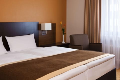 Business Room | Premium bedding, pillowtop beds, in-room safe, desk