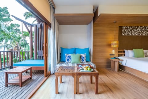 Premier Seaview | In-room safe, desk, free WiFi, bed sheets