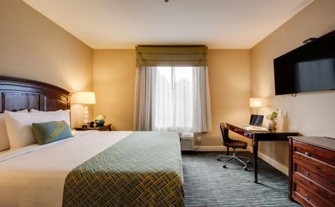 One Bedroom Signature Suite | Premium bedding, down comforters, pillowtop beds, in-room safe