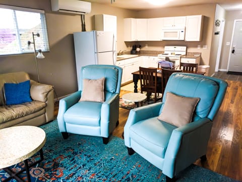 Lakeview Suite-3 Bedroom/1 Bath | Living area | Flat-screen TV, DVD player