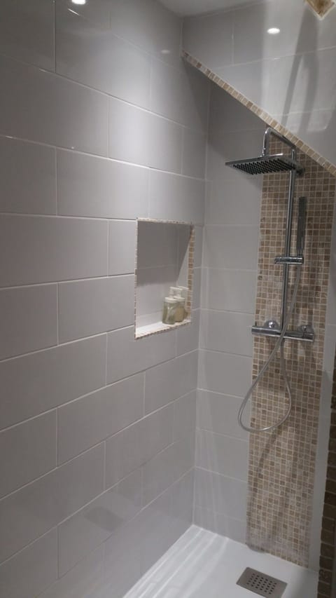 Double Room (Poule) | Bathroom shower