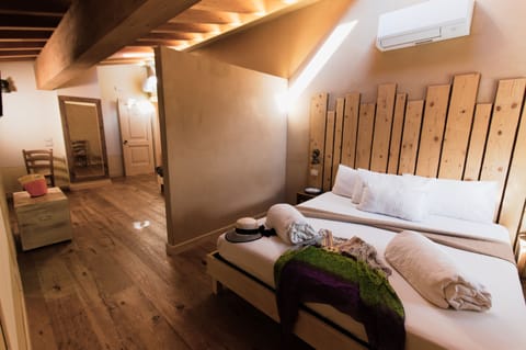 Exclusive Suite (Orchidea) | Frette Italian sheets, premium bedding, down comforters, pillowtop beds