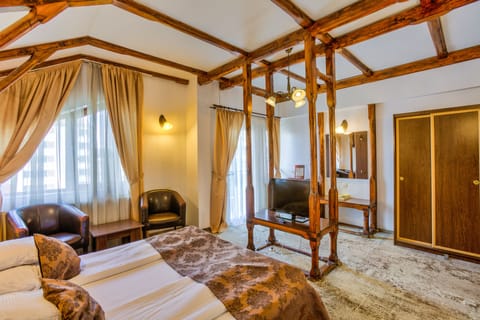 Standard Double Room | Premium bedding, minibar, individually decorated, desk