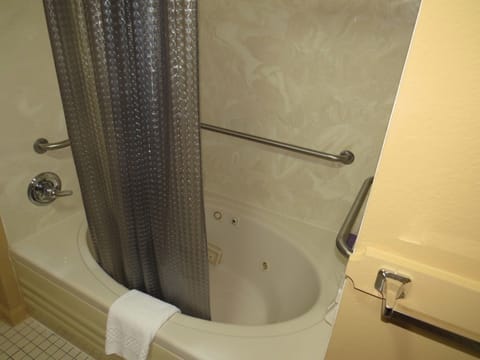 One King Bed, Non-Smoking | Jetted tub