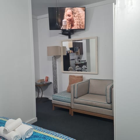 Executive Double Room, 2 Double Beds | Living area | Flat-screen TV