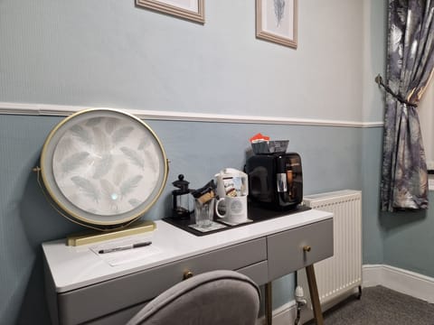 Single Room | Iron/ironing board