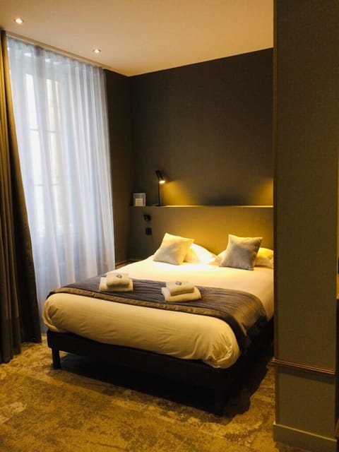 Double Room | Individually decorated, individually furnished, blackout drapes