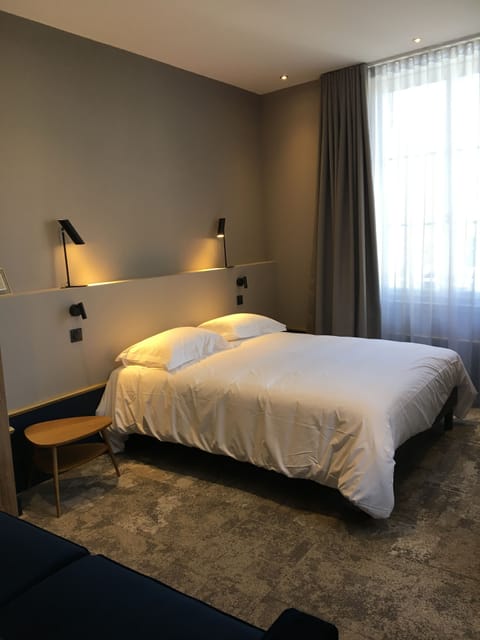 Double Room | Individually decorated, individually furnished, blackout drapes