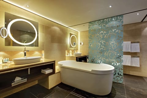 Presidential Suite | Bathroom | Combined shower/tub, designer toiletries, hair dryer, slippers