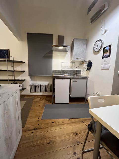 Deluxe Studio | Private kitchen | Fridge, microwave, stovetop, espresso maker