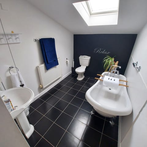 Superior Double Room | Bathroom | Combined shower/tub, deep soaking tub, free toiletries, hair dryer