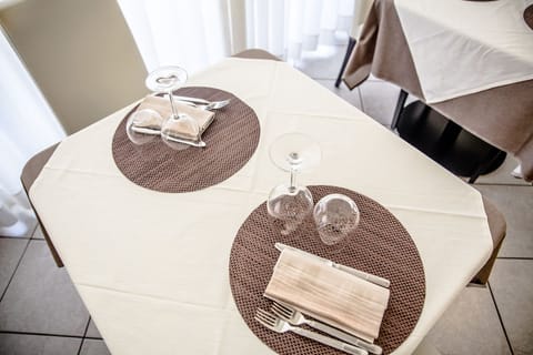 Lunch and dinner served, Italian cuisine