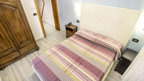 Economy Double Room, 1 Bedroom | Minibar, in-room safe, desk, free WiFi