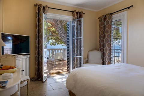 Superior Room, Terrace, Sea View (Étage) | Premium bedding, minibar, in-room safe, individually decorated