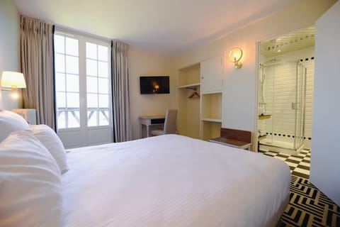City Double or Twin Room | Desk, soundproofing, free WiFi, bed sheets