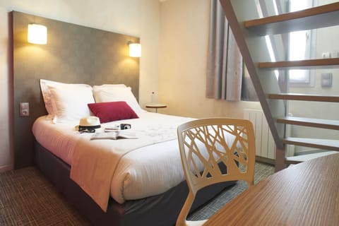 Family Room | In-room safe, desk, iron/ironing board, free WiFi