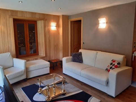 Panoramic Apartment, Mountain View | Living area | TV