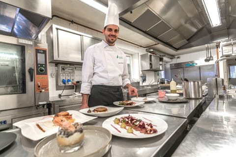 Breakfast and dinner served, local cuisine