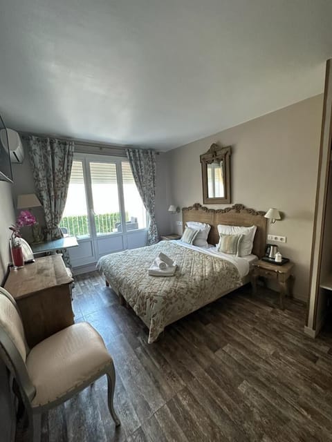 Double Room, Terrace | In-room safe, individually decorated, individually furnished, desk