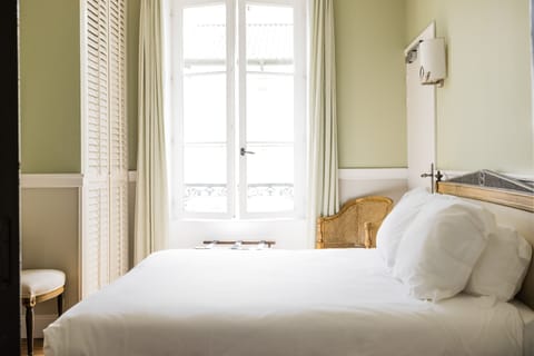 Egyptian cotton sheets, premium bedding, in-room safe