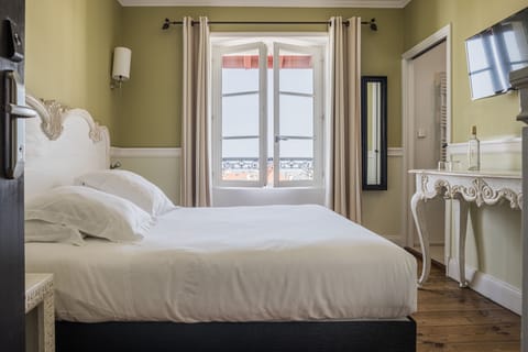 Superior Room with view | Egyptian cotton sheets, premium bedding, in-room safe