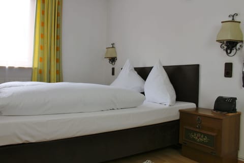 Double Room | Desk, free WiFi, bed sheets
