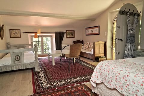 Junior Suite | 1 bedroom, individually decorated, individually furnished