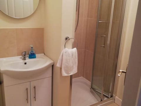 Deluxe Quadruple Room, Ensuite | Bathroom