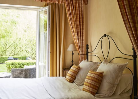 Exclusive Double Room | Bathroom | Free toiletries, hair dryer, bathrobes, towels