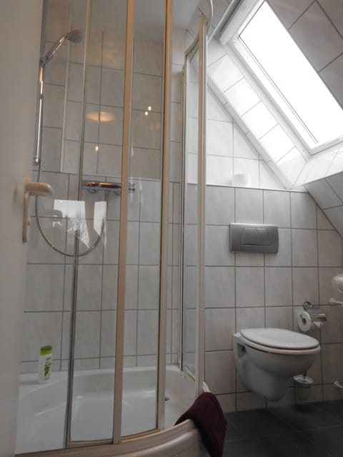 Double Room | Bathroom shower