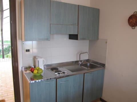 Standard Apartment, 1 Bedroom | Private kitchen | Cookware/dishes/utensils