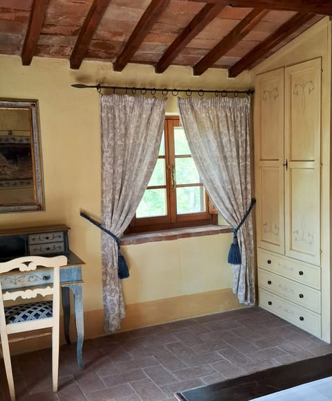 Suite | Minibar, in-room safe, desk, laptop workspace