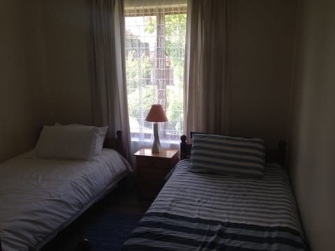 Self-Catering Flat (3) | In-room safe, desk, free WiFi, bed sheets