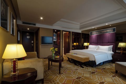 Business Double Room | Premium bedding, minibar, in-room safe, desk