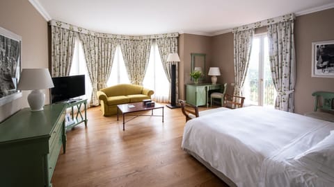 Junior Suite, Garden View | Premium bedding, Select Comfort beds, minibar, in-room safe