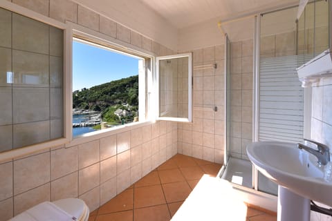 Superior Double Room, Private Bathroom | Bathroom shower