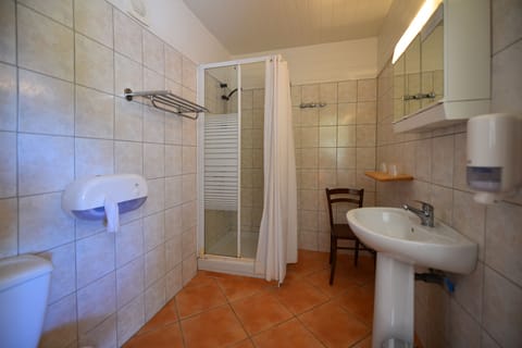 Quadruple Room, Private Bathroom | Bathroom | Shower, rainfall showerhead, free toiletries, towels