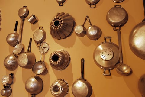 Breakfast, lunch, dinner served; local cuisine, alfresco dining 