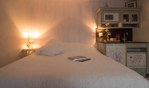 Junior Suite (La vie en Roses) | Egyptian cotton sheets, premium bedding, memory foam beds, minibar