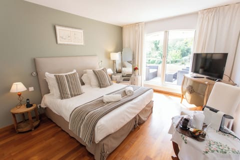 Superior Double Room, 1 Queen Bed, Balcony, Garden View | Select Comfort beds, minibar, in-room safe, individually decorated