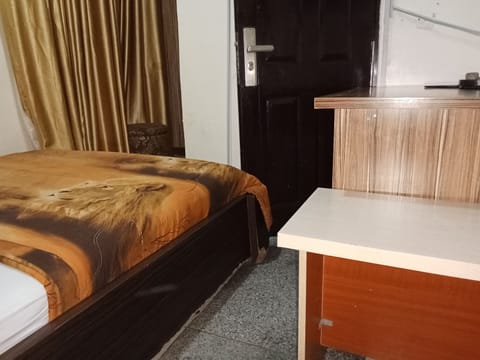 Standard Room | Desk, bed sheets