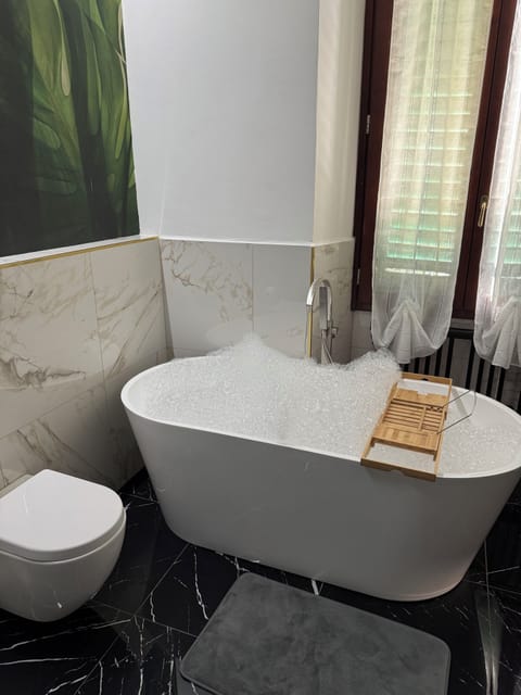 Luxury Suite, 1 King Bed, Hot Tub, Garden View | Bathroom | Designer toiletries, hair dryer, slippers, bidet