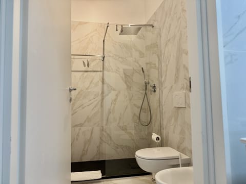 Junior Suite, 1 Bedroom | Bathroom | Designer toiletries, hair dryer, slippers, bidet