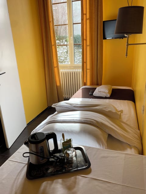 Single Room | Desk, iron/ironing board, free WiFi, bed sheets