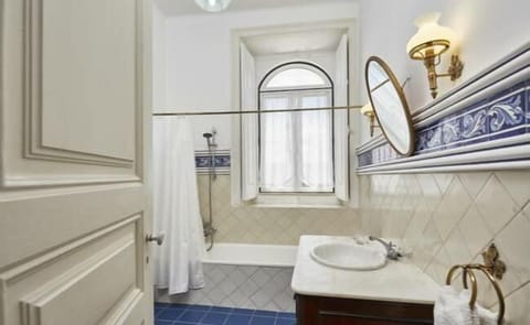 Double Room | Bathroom | Shower, rainfall showerhead